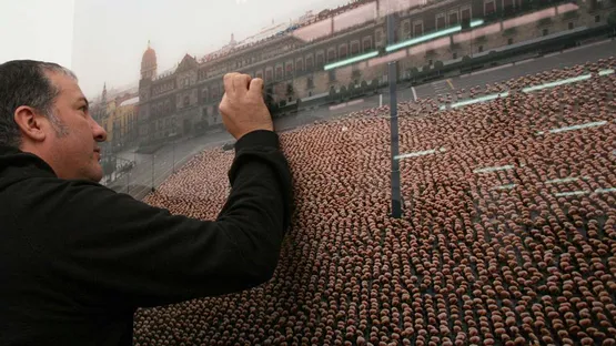 Spencer Tunick with one of his artworks