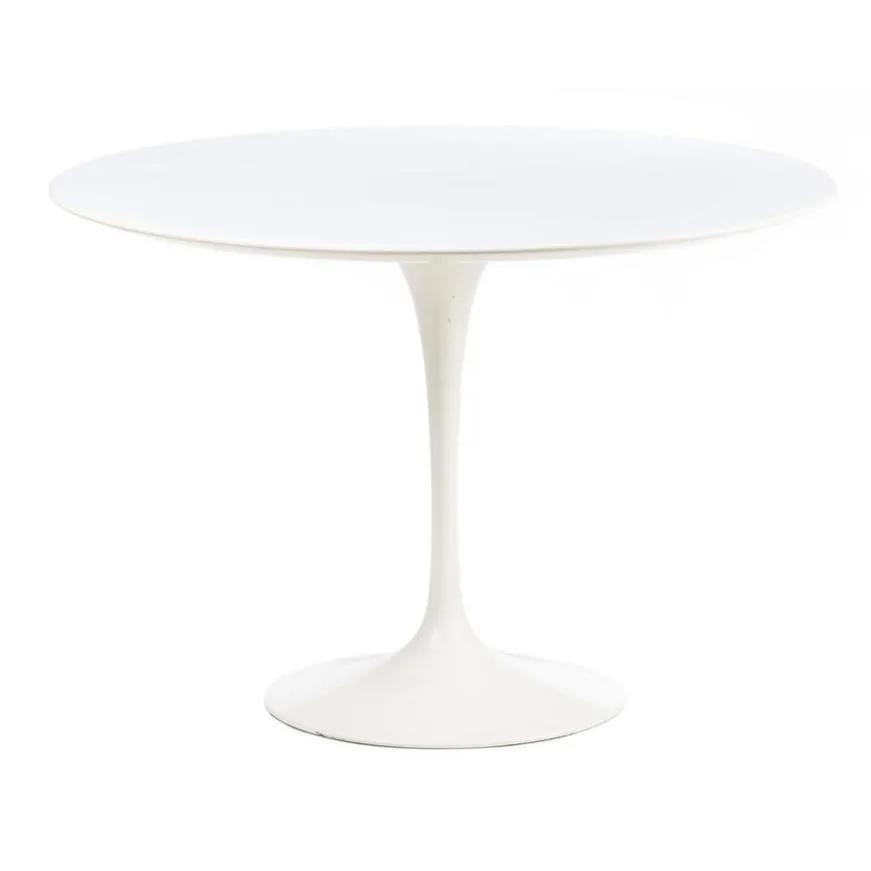 White Tulip table with three tulip chairs Widewalls