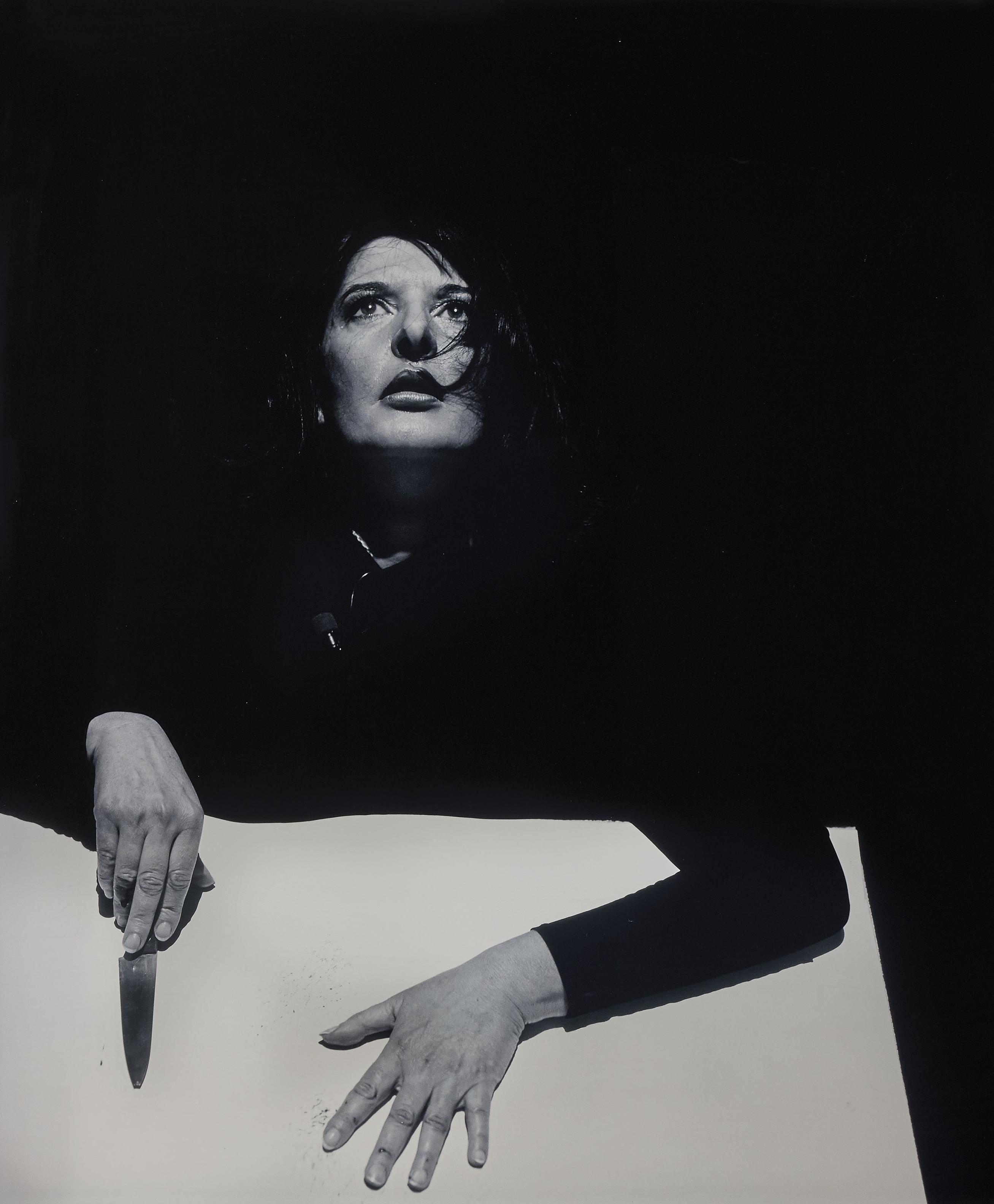 Marina Abramović'S Rhythm 0: The Untold Story - u2339xb