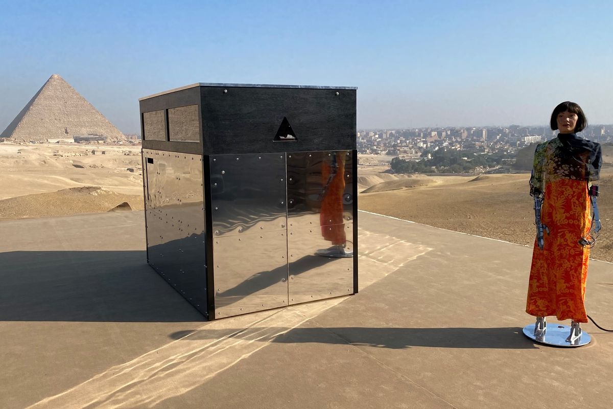 Egypt’s First Contemporary Art Exhibition at Giza Pyramids in 4500