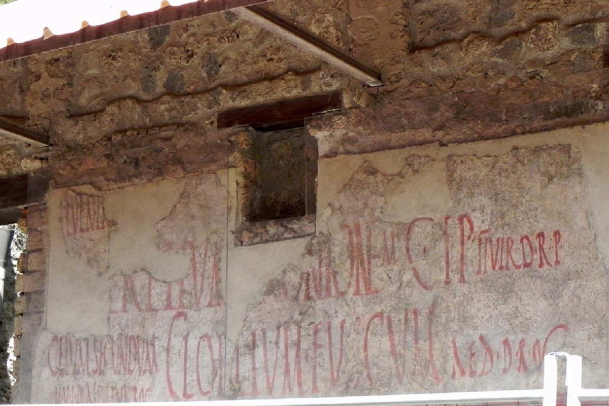 https://d16kd6gzalkogb.cloudfront.net/magazine_images/Election-slogans-on-a-wall-in-Pompeii.-Image-via-ancientworldlives.wordpress.com_.jpg