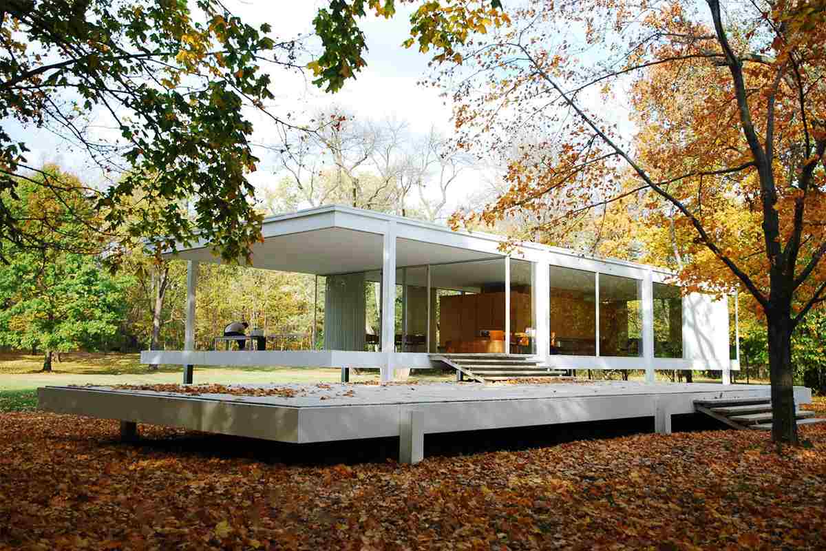Must-Know Modern Homes: The Glass House