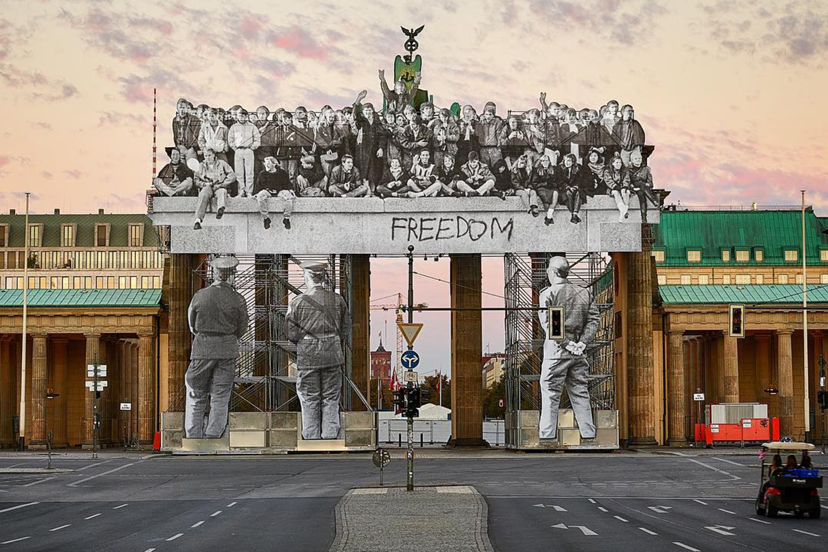 Jr Commemorates The Fall Of The Berlin Wall With A New Brandenburg Gate Installation Widewalls