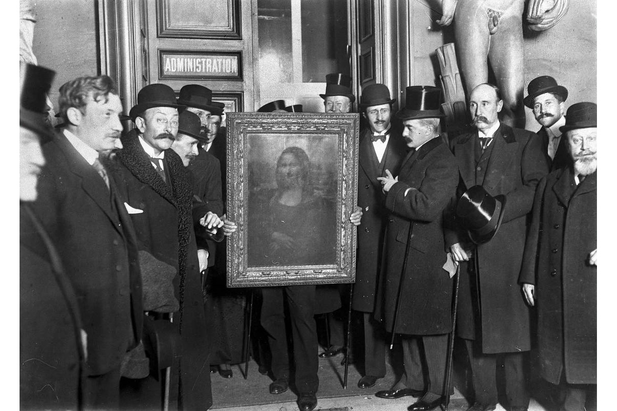 Photo of the return of the Mona Lisa at the Louvre Museum, 1914