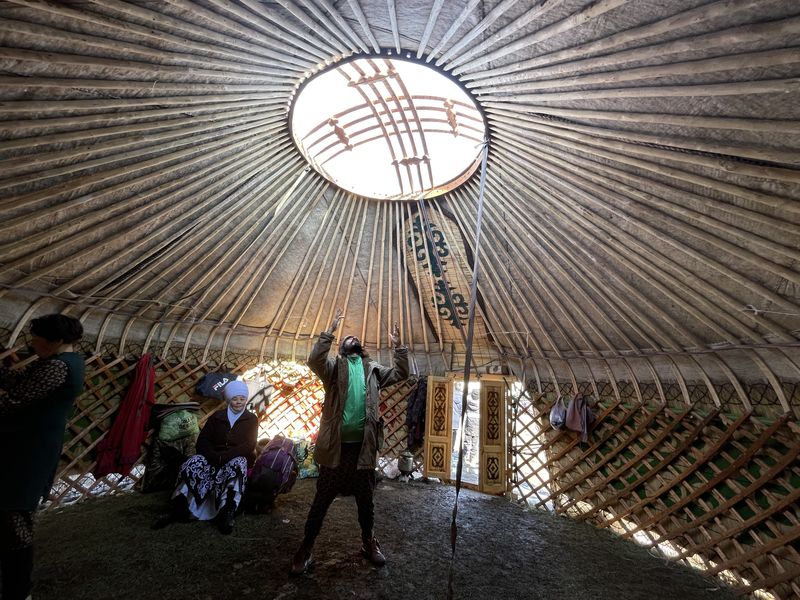 The tunduk roof in the yurt