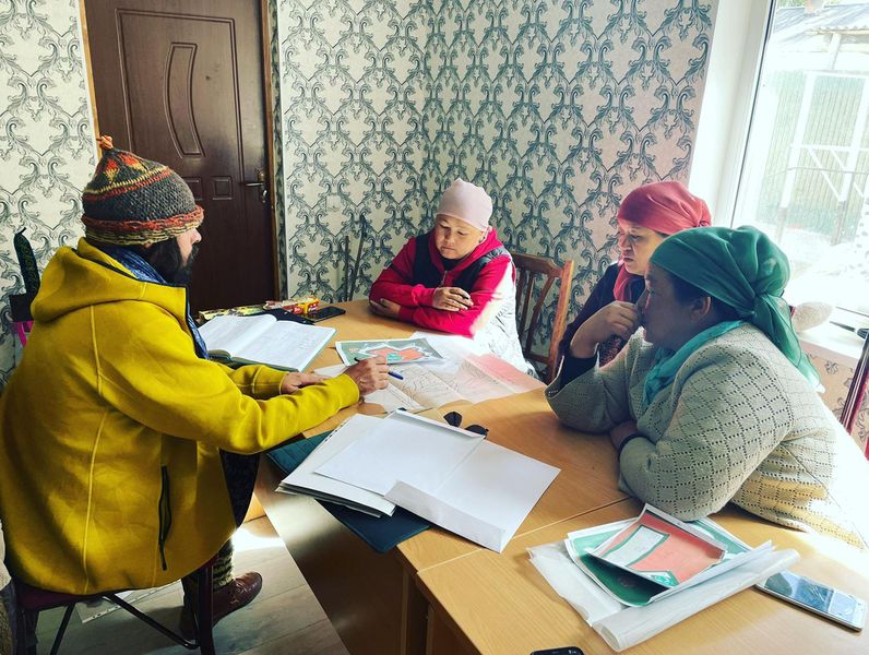 The working session with the Alytn Kol Women Handicraft Cooperative
