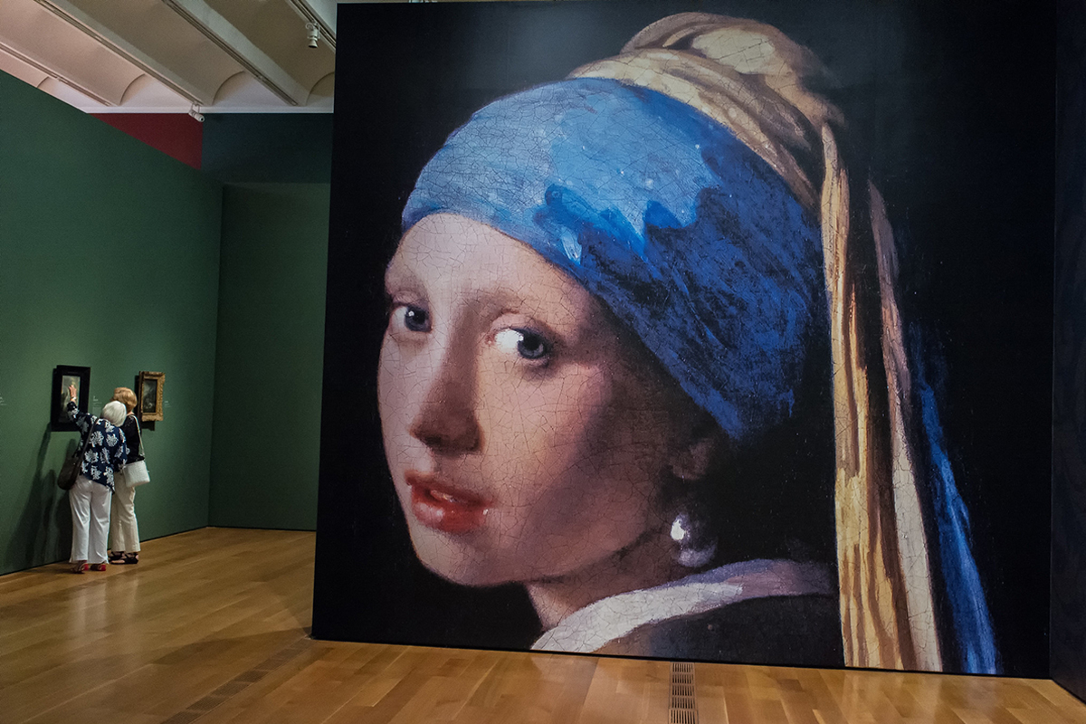 Reexamination of Girl with a Pearl Earring in 100 Billion Pixels